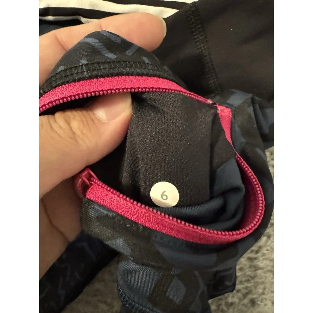 LULULEMON Size 6 Black Gray Stretch Animal Leggings RUN TOP SPEED‎ Crops